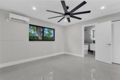 House in Southwest Ranches, Florida 6 bedrooms, 446.77 sq.m. № 2399960 - photo 30
