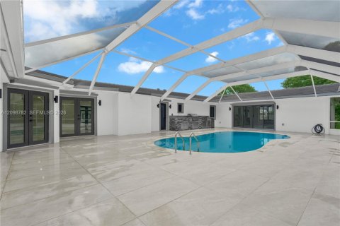 House in Southwest Ranches, Florida 6 bedrooms, 446.77 sq.m. № 2399960 - photo 11