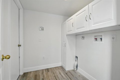 House in DeLand, Florida 5 bedrooms, 207.08 sq.m. № 1661785 - photo 18