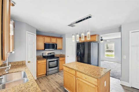 House in DeLand, Florida 5 bedrooms, 207.08 sq.m. № 1661785 - photo 11
