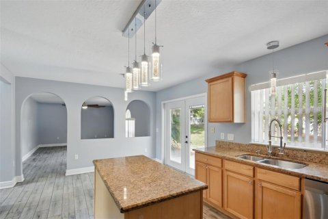 House in DeLand, Florida 5 bedrooms, 207.08 sq.m. № 1661785 - photo 13