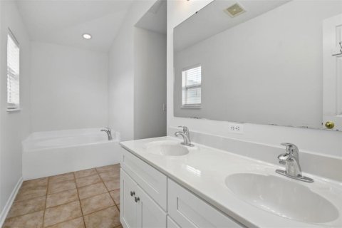House in DeLand, Florida 5 bedrooms, 207.08 sq.m. № 1661785 - photo 24