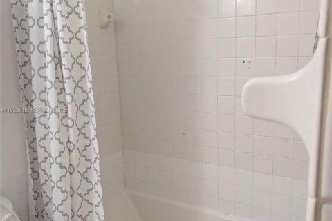 Condominio en alquiler en Margate, Florida, 2 dormitorios, 78.97 m2 № 1982142 - foto 23