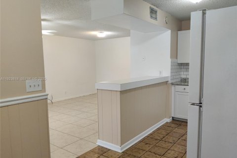 Copropriété à louer à Margate, Floride: 2 chambres, 78.97 m2 № 1982142 - photo 11