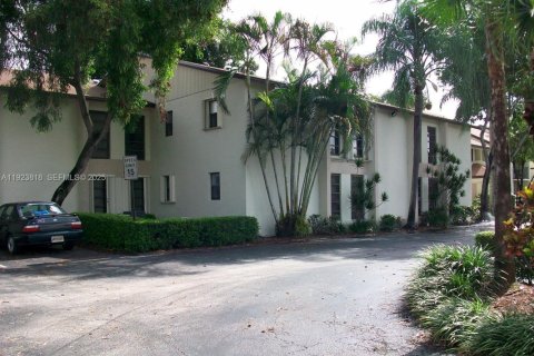 Copropriété à louer à Margate, Floride: 2 chambres, 78.97 m2 № 1982142 - photo 2