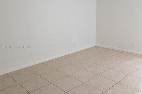 Condominio en alquiler en Margate, Florida, 2 dormitorios, 78.97 m2 № 1982142 - foto 18