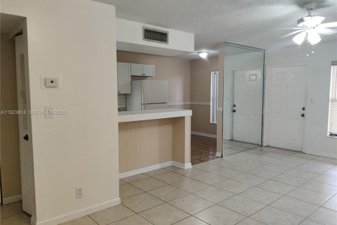 Copropriété à louer à Margate, Floride: 2 chambres, 78.97 m2 № 1982142 - photo 10