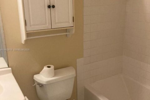 Condominio en alquiler en Margate, Florida, 2 dormitorios, 78.97 m2 № 1982142 - foto 24