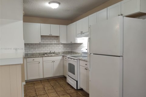 Copropriété à louer à Margate, Floride: 2 chambres, 78.97 m2 № 1982142 - photo 7