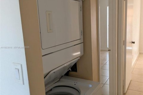 Condominio en alquiler en Margate, Florida, 2 dormitorios, 78.97 m2 № 1982142 - foto 25