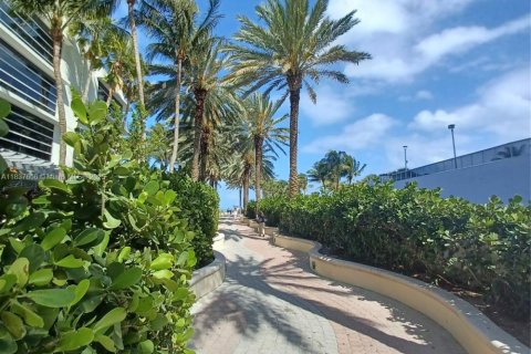 Condominio en alquiler en Miami Beach, Florida, 49.24 m2 № 1821938 - foto 2