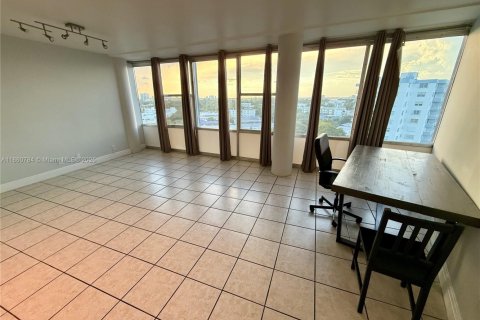 Copropriété à louer à Miami Beach, Floride: 62.99 m2 № 1889123 - photo 4
