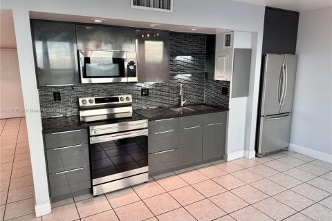 Copropriété à louer à Miami Beach, Floride: 62.99 m2 № 1889123 - photo 2