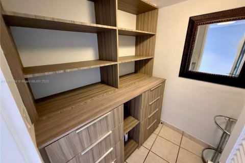 Copropriété à louer à Miami Beach, Floride: 62.99 m2 № 1889123 - photo 7