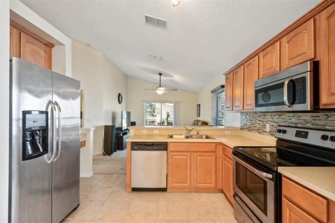 Villa ou maison à vendre à Orlando, Floride: 3 chambres, 145.95 m2 № 2399002 - photo 2