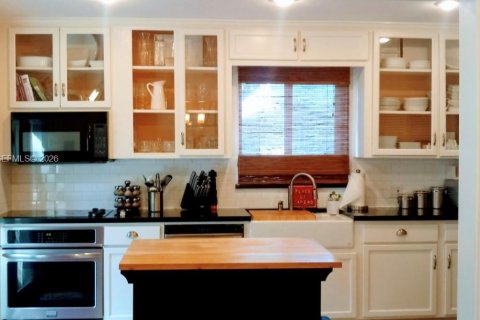 Снять в аренду виллу или дом в Саут-Майами, Флорида 3 спальни, 116.96м2, № 2063249 - фото 2