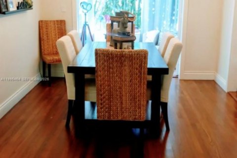 Снять в аренду виллу или дом в Саут-Майами, Флорида 3 спальни, 116.96м2, № 2063249 - фото 6