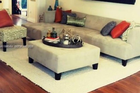 Снять в аренду виллу или дом в Саут-Майами, Флорида 3 спальни, 116.96м2, № 2063249 - фото 4