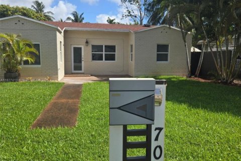 Casa en alquiler en Fort Lauderdale, Florida, 2 dormitorios, 92.9 m2 № 1943131 - foto 1