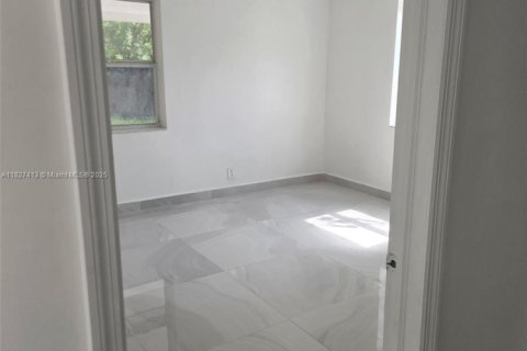 Casa en alquiler en Fort Lauderdale, Florida, 2 dormitorios, 92.9 m2 № 1943131 - foto 5