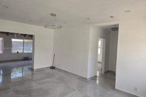 Casa en alquiler en Fort Lauderdale, Florida, 2 dormitorios, 92.9 m2 № 1943131 - foto 4