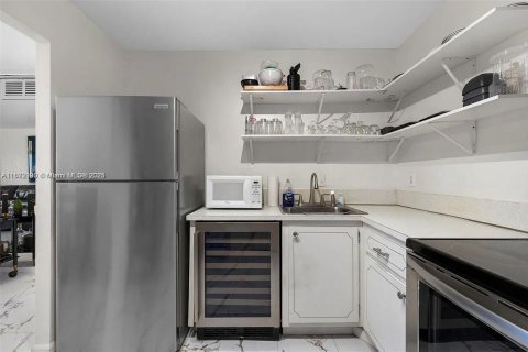 Condo in Lauderhill, Florida, 2 bedrooms  № 1946686 - photo 3