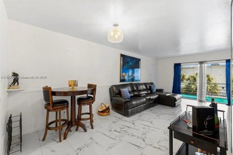 Condo in Lauderhill, Florida, 2 bedrooms  № 1946686 - photo 5