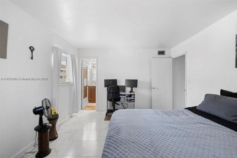 Condo in Lauderhill, Florida, 2 bedrooms  № 1946686 - photo 13