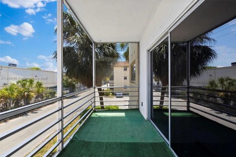 Condo in Lauderhill, Florida, 2 bedrooms  № 1946686 - photo 18