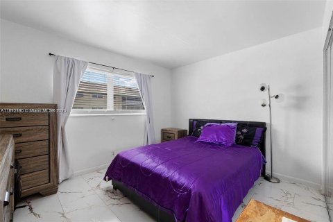Condo in Lauderhill, Florida, 2 bedrooms  № 1946686 - photo 16