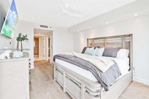 Купить кондоминиум в Халландейл-Бич, Флорида 3 спальни, 145.95м2, № 2025295 - фото 8