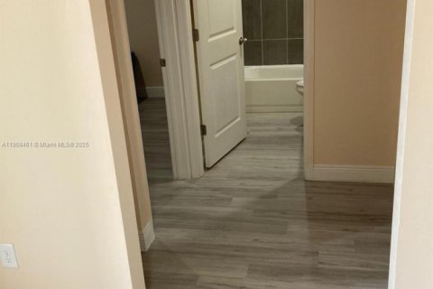 Снять в аренду виллу или дом в Лабель, Флорида 2 спальни, № 1967923 - фото 2