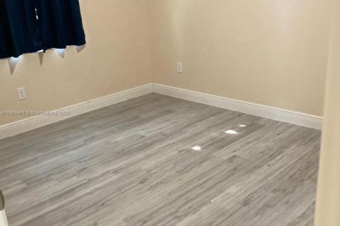 Снять в аренду виллу или дом в Лабель, Флорида 2 спальни, № 1967923 - фото 3