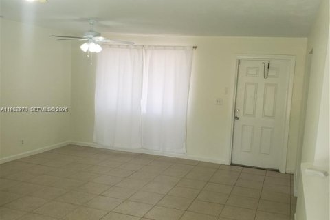 Casa en alquiler en Deerfield Beach, Florida, 3 dormitorios, 98.1 m2 № 2050213 - foto 7