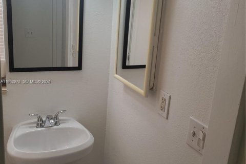 Casa en alquiler en Deerfield Beach, Florida, 3 dormitorios, 98.1 m2 № 2050213 - foto 11