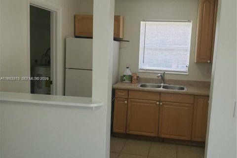 Casa en alquiler en Deerfield Beach, Florida, 3 dormitorios, 98.1 m2 № 2050213 - foto 3