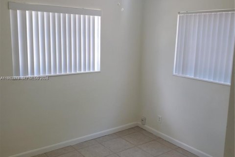 Casa en alquiler en Deerfield Beach, Florida, 3 dormitorios, 98.1 m2 № 2050213 - foto 10