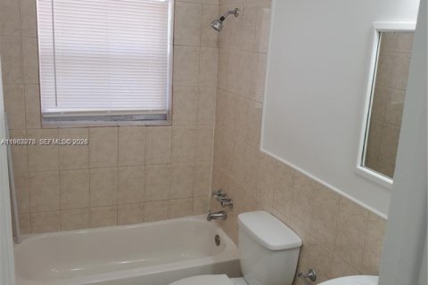Casa en alquiler en Deerfield Beach, Florida, 3 dormitorios, 98.1 m2 № 2050213 - foto 13