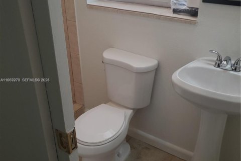 Casa en alquiler en Deerfield Beach, Florida, 3 dormitorios, 98.1 m2 № 2050213 - foto 12