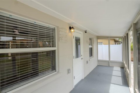 House in Port Richey, Florida 2 bedrooms, 72.46 sq.m. № 1810742 - photo 11