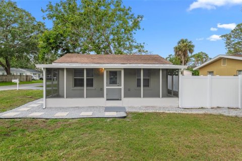 House in Port Richey, Florida 2 bedrooms, 72.46 sq.m. № 1810742 - photo 2