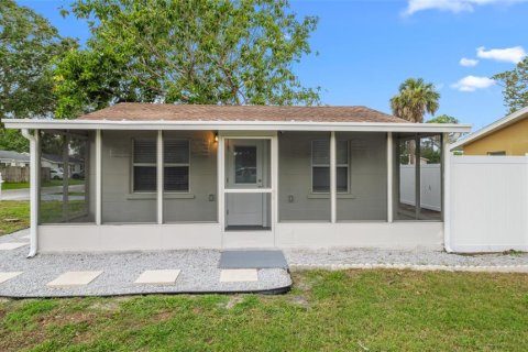 House in Port Richey, Florida 2 bedrooms, 72.46 sq.m. № 1810742 - photo 1