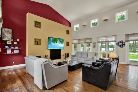 Casa en venta en Land O' Lakes, Florida, 5 dormitorios, 418.99 m2 № 1673947 - foto 7