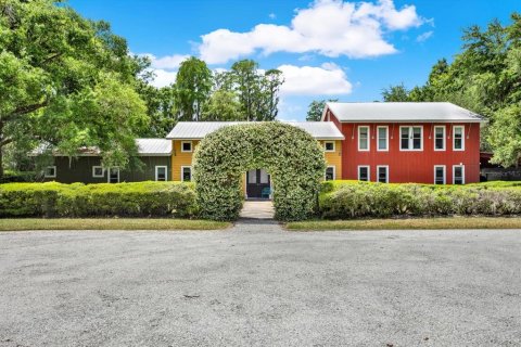 Casa en venta en Land O' Lakes, Florida, 5 dormitorios, 418.99 m2 № 1673947 - foto 1