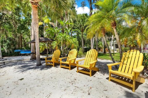 Casa en venta en Land O' Lakes, Florida, 5 dormitorios, 418.99 m2 № 1673947 - foto 4
