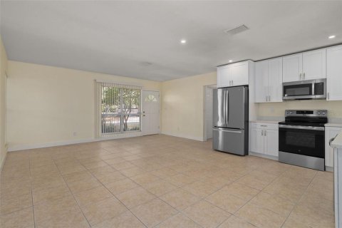House in Tampa, Florida 3 bedrooms, 135.27 sq.m. № 2226711 - photo 18