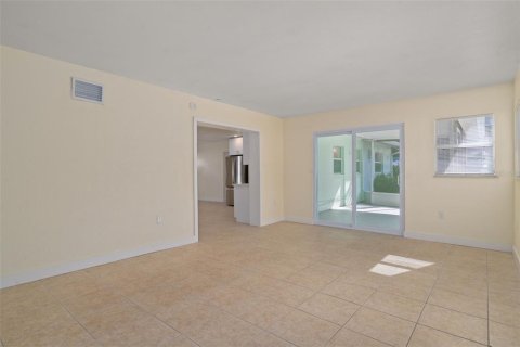 House in Tampa, Florida 3 bedrooms, 135.27 sq.m. № 2226711 - photo 24