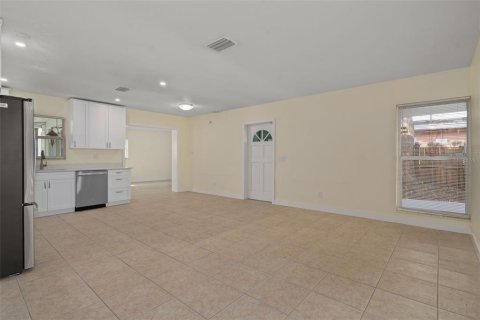 House in Tampa, Florida 3 bedrooms, 135.27 sq.m. № 2226711 - photo 11