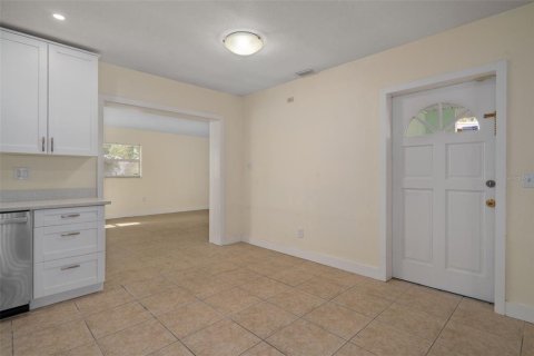House in Tampa, Florida 3 bedrooms, 135.27 sq.m. № 2226711 - photo 17