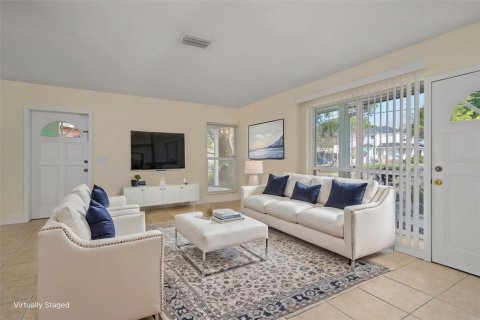 House in Tampa, Florida 3 bedrooms, 135.27 sq.m. № 2226711 - photo 13